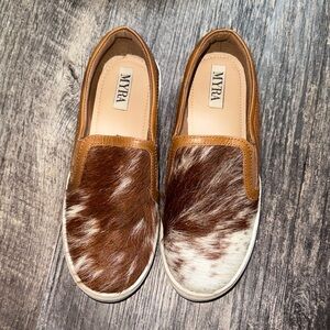 Myra Bag Women’s Size 6 Tan and Cream Hair-On Slip-Ons